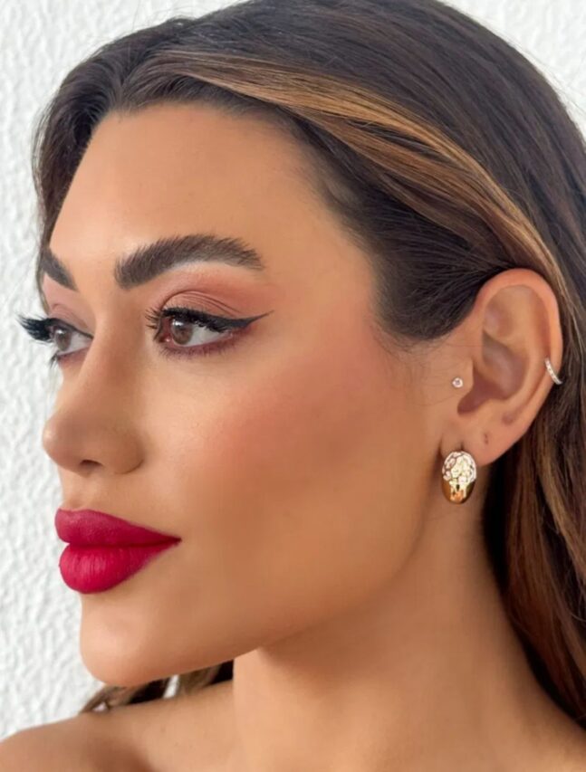 Brinco Folheado a Ouro 18k Design Folhas Lisas