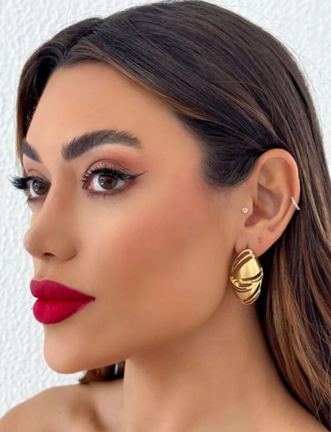 Brinco Aço Inoxidável Folheado a Ouro 18k  Vazado e Escovado