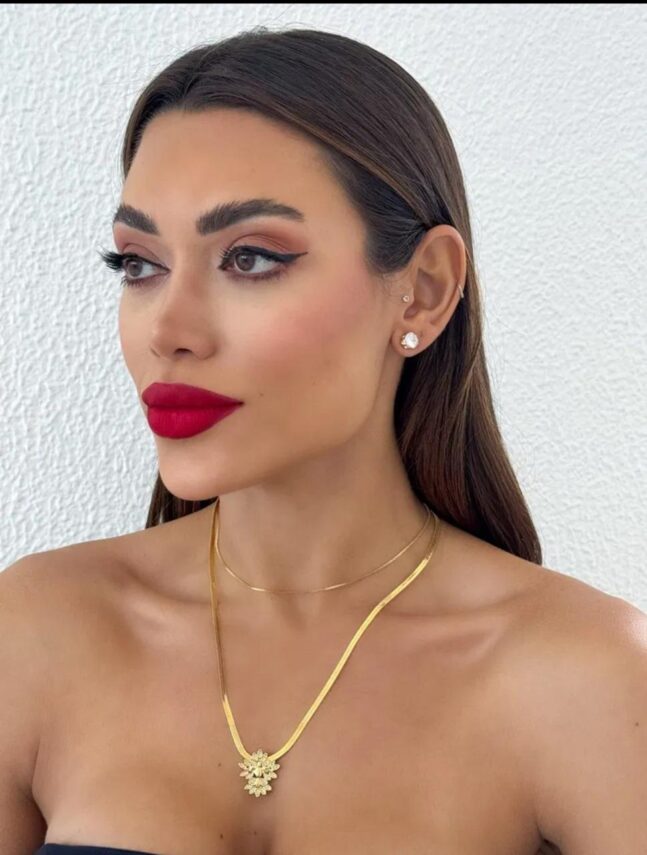 Colar Duplo Folheado a Ouro 18k  Laminada com Folhas Cravejadas